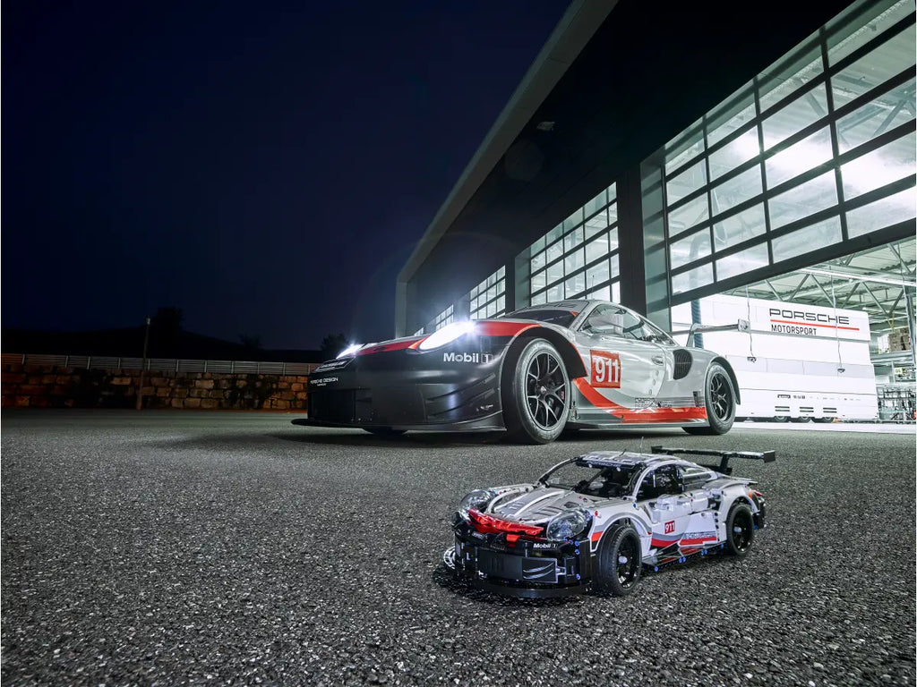 Porsche 911 RSR – 1580 Peças